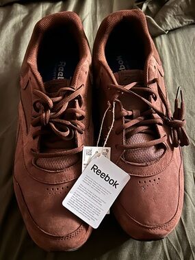 Reebok Men’s Low-Top Suede Sneakers in Rust(Size14”)